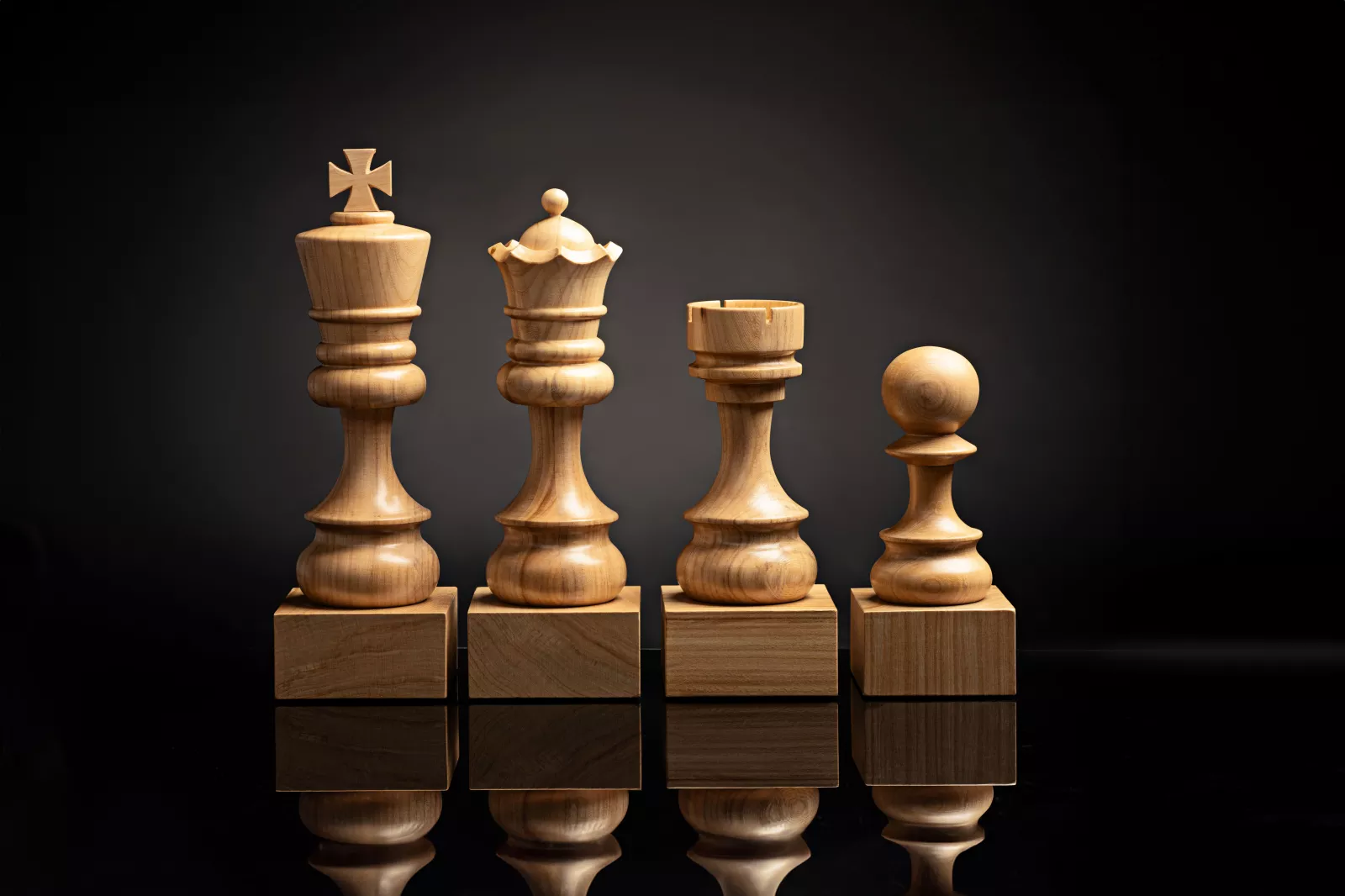 Eleganckie drewniane puchary szachowe