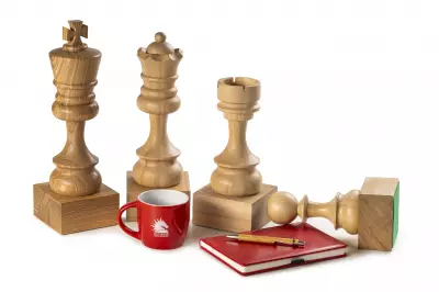 Puchar szachowy drewniany - Biały Hetman (35 cm)