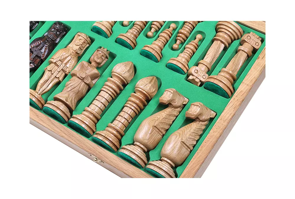 DUŻE SZACHY DĘBOWE (64,5x65cm) intarsjowane, rzeźbione, drewniane