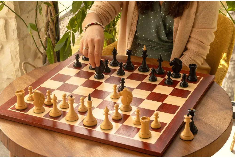 Figury szachowe Queen's Gambit 1957 Bukszpan hebanizowany 3,75 cala