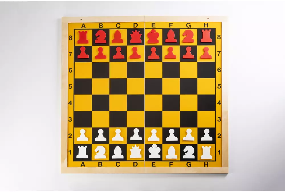 SZACHY DEMONSTRACYJNE MAGNETYCZNE - drewniana rama, składane na pół, dołączone figury