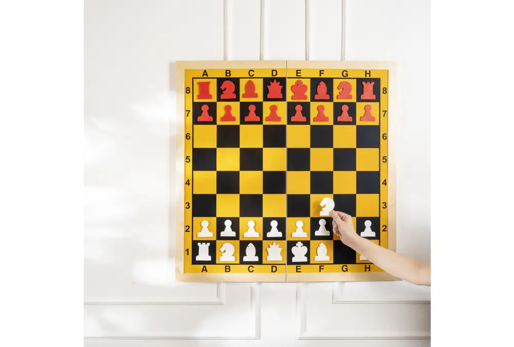 SZACHY DEMONSTRACYJNE MAGNETYCZNE - drewniana rama, składane na pół, dołączone figury