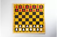 SZACHY DEMONSTRACYJNE MAGNETYCZNE - drewniana rama, składane na pół, dołączone figury SZACHY DEMONSTRACYJNE MAGNETYCZNE - drewniana rama, składane na pół, dołączone figury