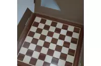 Dwustronna deska: Szachy + 100 polowe warcaby francuskie, (54x54cm), mahoń/klon (intarsja) Dwustronna deska: Szachy + 100 polowe warcaby francuskie, (54x54cm), mahoń/klon (intarsja)