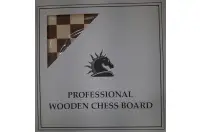 Dwustronna deska: Szachy + 100 polowe warcaby francuskie, (54x54cm), mahoń/klon (intarsja) Dwustronna deska: Szachy + 100 polowe warcaby francuskie, (54x54cm), mahoń/klon (intarsja)