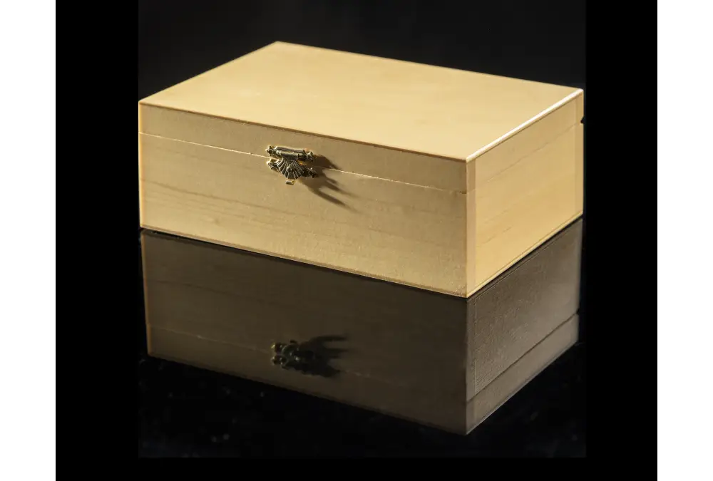 Kuferek drewniany do figur Staunton nr 4 w kolorze jasnym