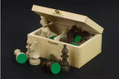 STAUNTON Std No 4 (in wooden box, light)