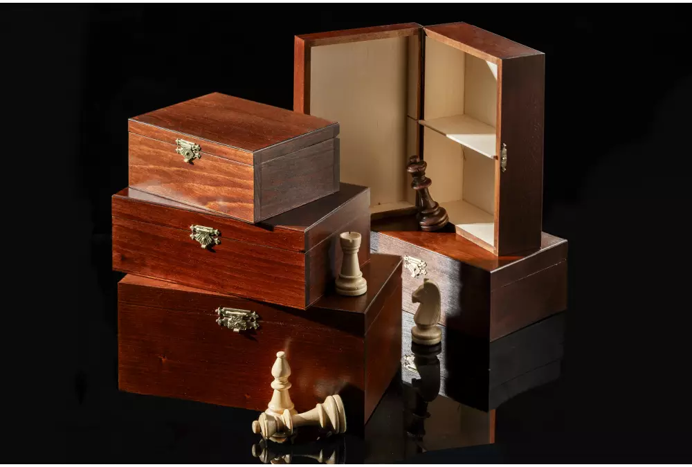 Kuferek drewniany do figur Staunton nr 6 lub 3,75'' w kolorze mahoniowym