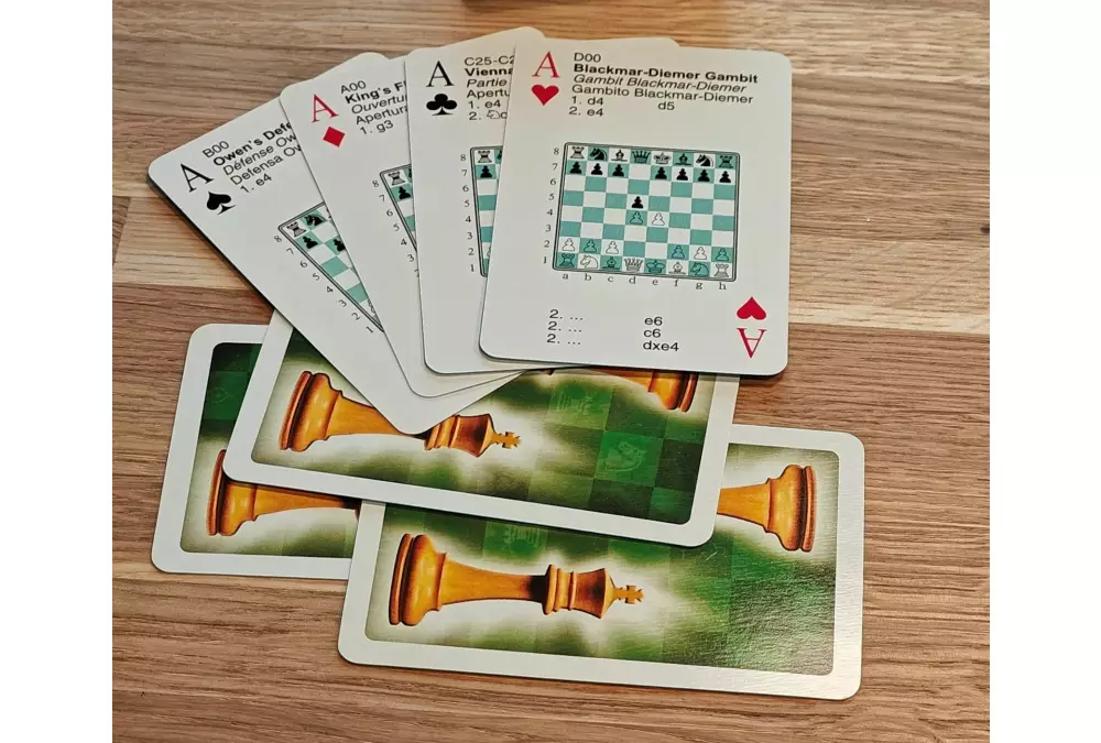 Karty 2 w 1 - klasyczne karty do gry + debiuty szachowe