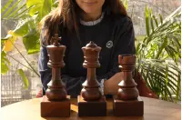 Puchar szachowy drewniany - Czarny król ( cm)