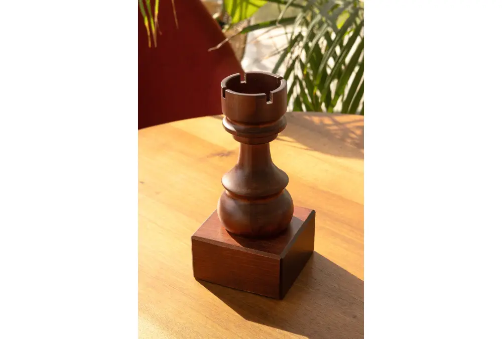 Puchar szachowy drewniany - Czarna wieża (20 cm)