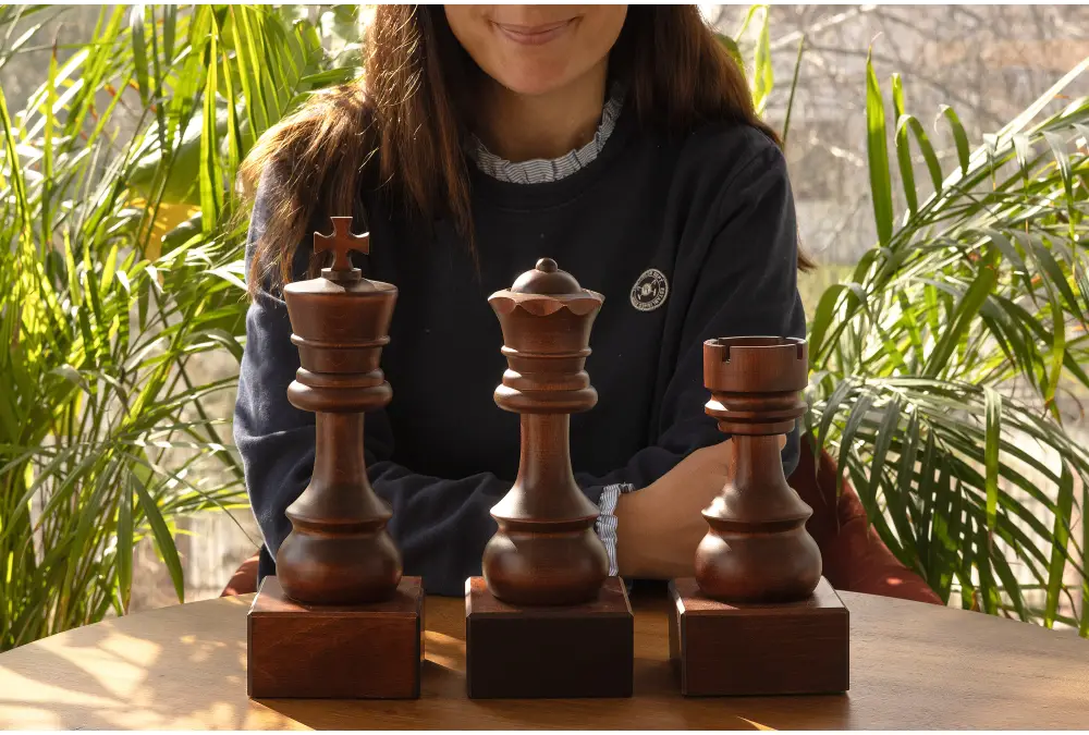 Puchar szachowy drewniany - Czarna wieża (20 cm)