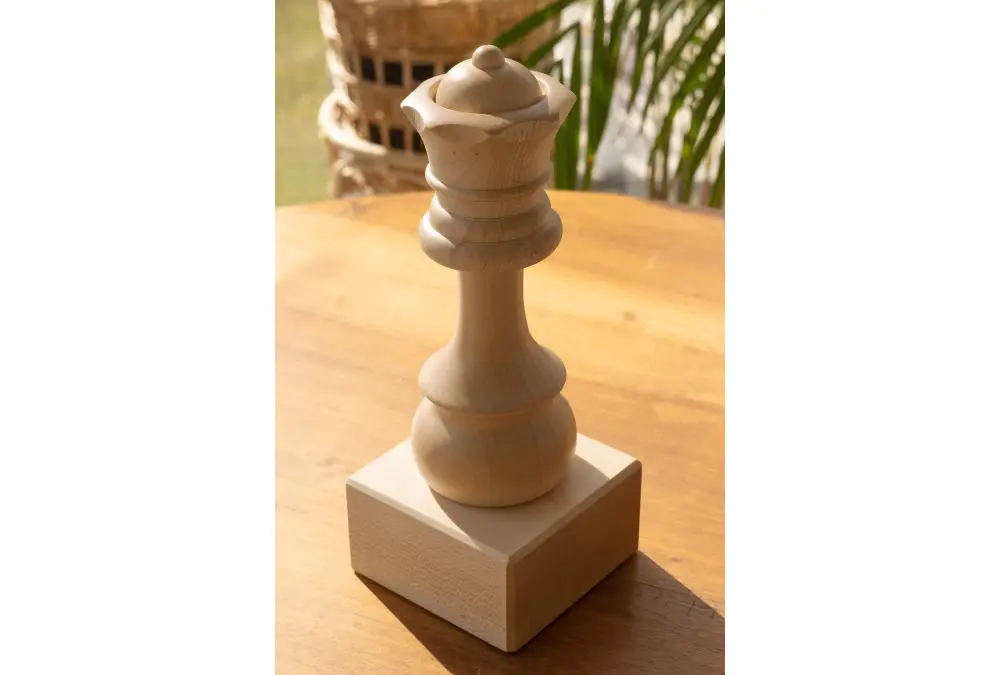 Puchar szachowy drewniany - Biały Hetman (26 cm)