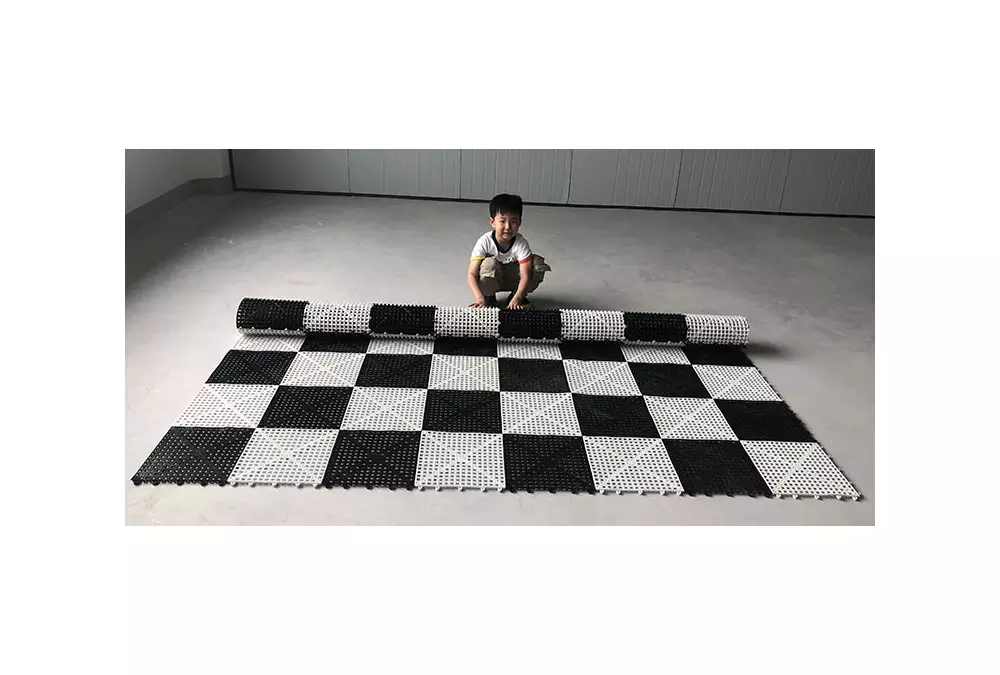 Szachownica gumowa do szachów oraz warcabów plenerowych / ogrodowych (pole 30 cm)