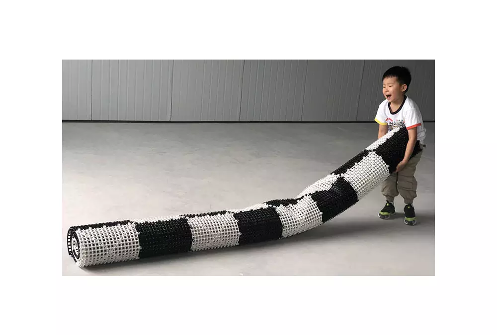 Szachownica gumowa do szachów oraz warcabów plenerowych / ogrodowych (pole 30 cm)