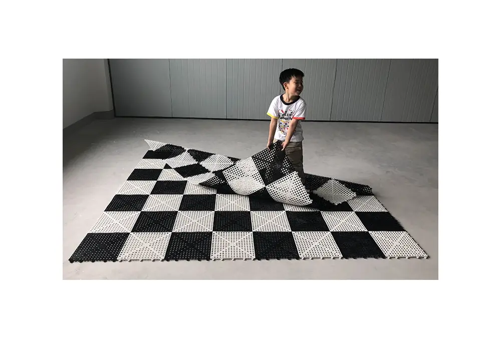 Szachownica gumowa do szachów oraz warcabów plenerowych / ogrodowych (pole 30 cm)