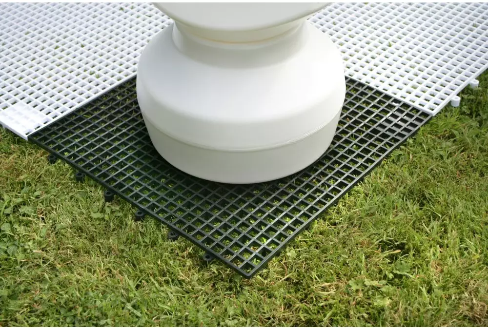 Szachownica plastikowa do szachów oraz warcabów plenerowych / ogrodowych (pole 36 cm)