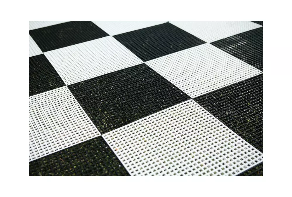 Szachownica plastikowa do szachów oraz warcabów plenerowych / ogrodowych (pole 36 cm)