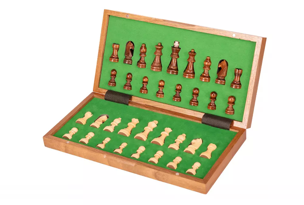 Szachy magnetyczne-orzechowe (33x33cm)