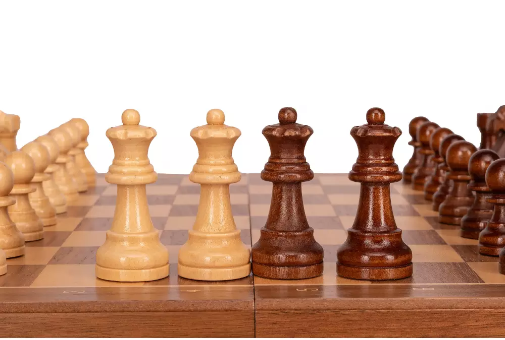 Szachy magnetyczne-orzechowe (33x33cm)