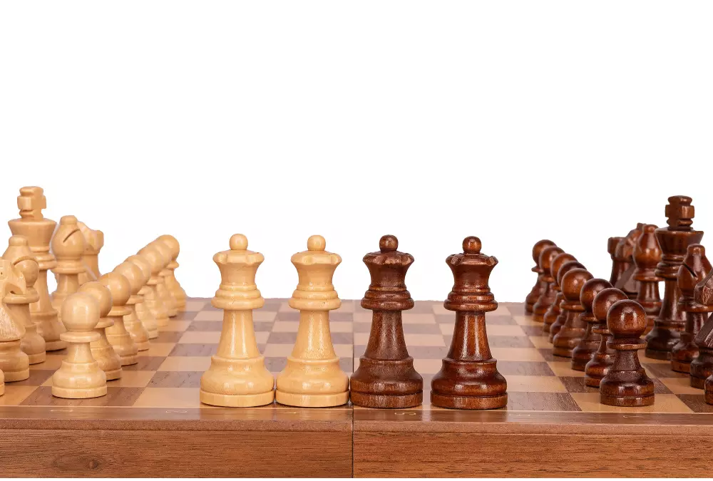 Szachy magnetyczne-orzechowe (33x33cm)