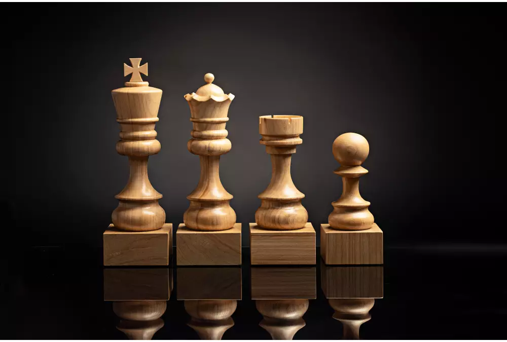 Puchar szachowy drewniany - Biały Hetman (35 cm)