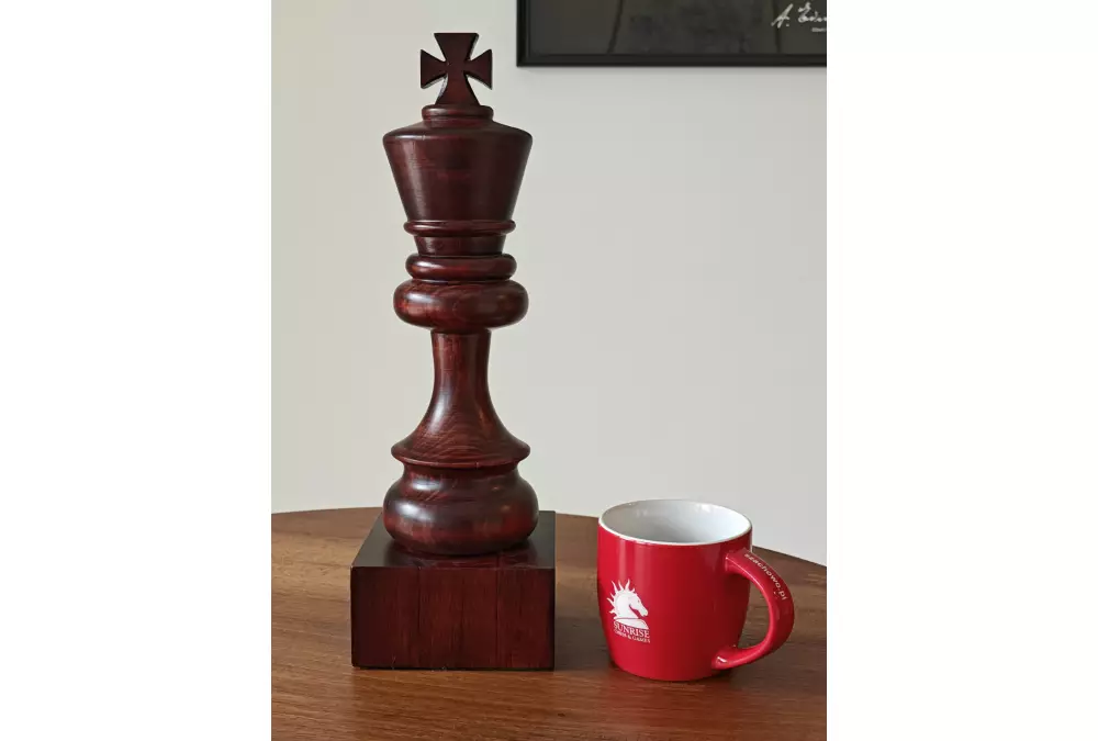 Puchar szachowy drewniany - Czarny Król (37 cm)