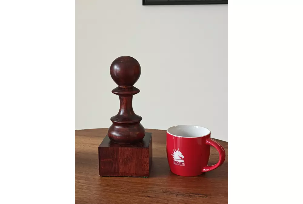 Puchar szachowy drewniany - Czarny Pion (25 cm)