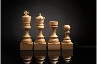 Puchar szachowy drewniany - Biały Hetman (35 cm) Puchar szachowy drewniany - Biały Hetman (35 cm)