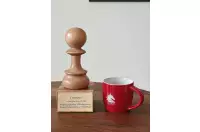 Puchar szachowy drewniany - Biały Pion (25 cm) Puchar szachowy drewniany - Biały Pion (25 cm)