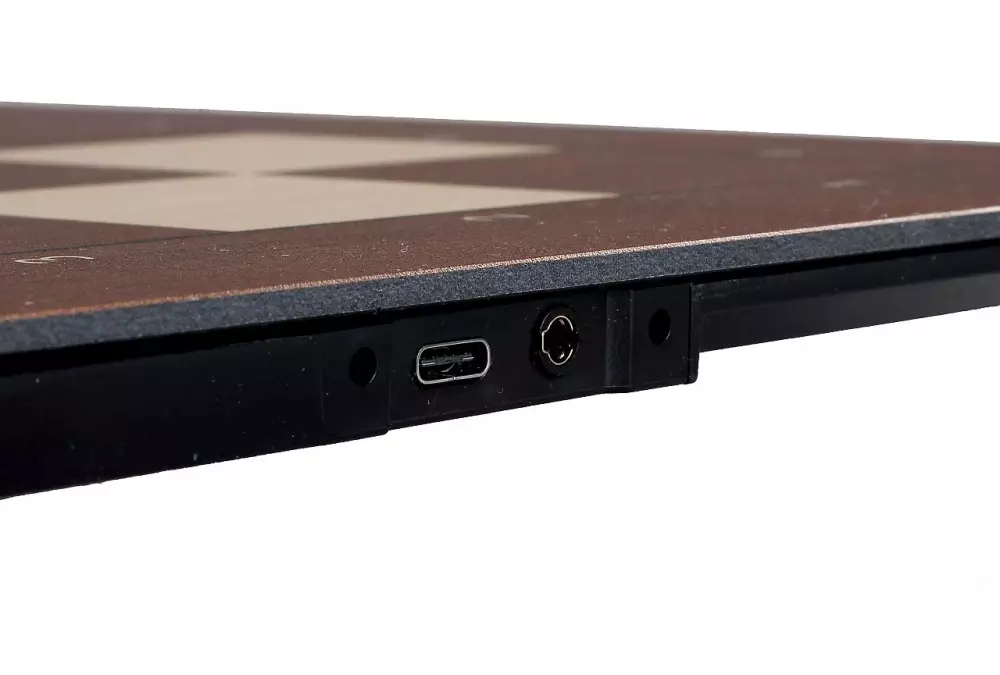 Szachownica elektroniczna DGT SMART BOARD z opisem