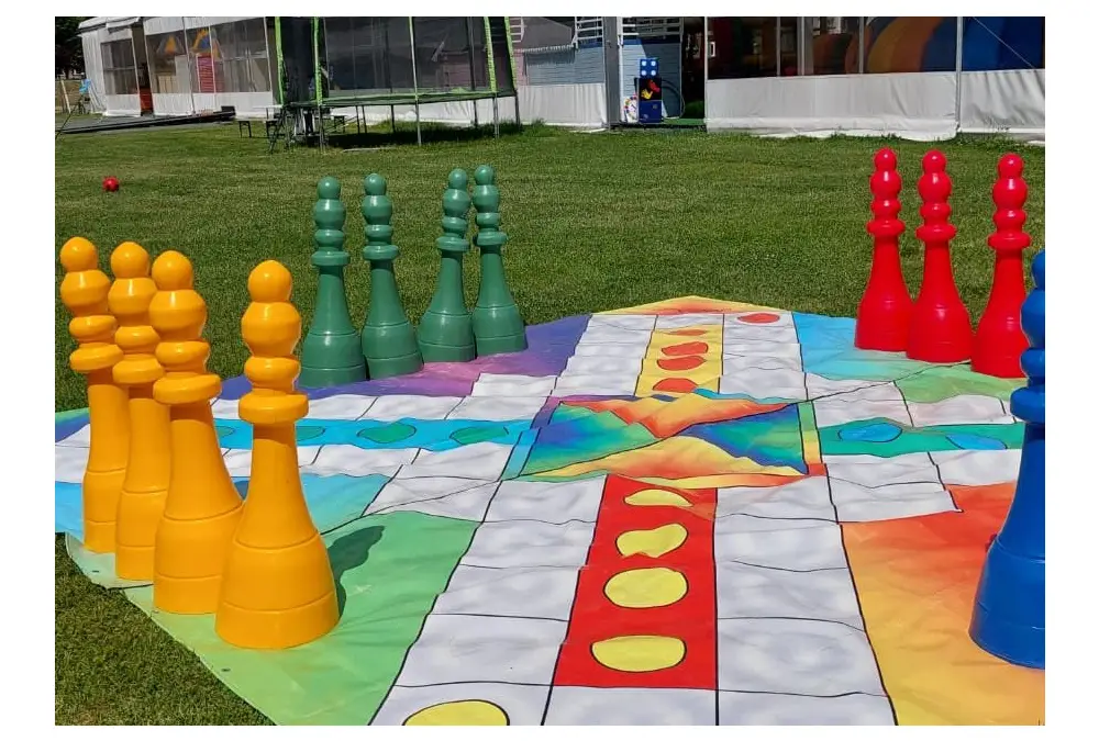 Pionki plastikowe do chińczyka plenerowego / ogrodowego (wysokość pionka 92 cm)