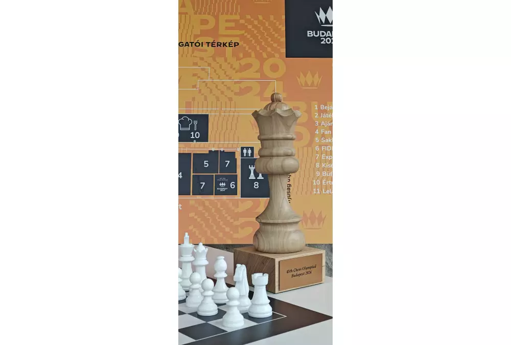 Puchar szachowy drewniany - Czarna Wieża (27 cm)